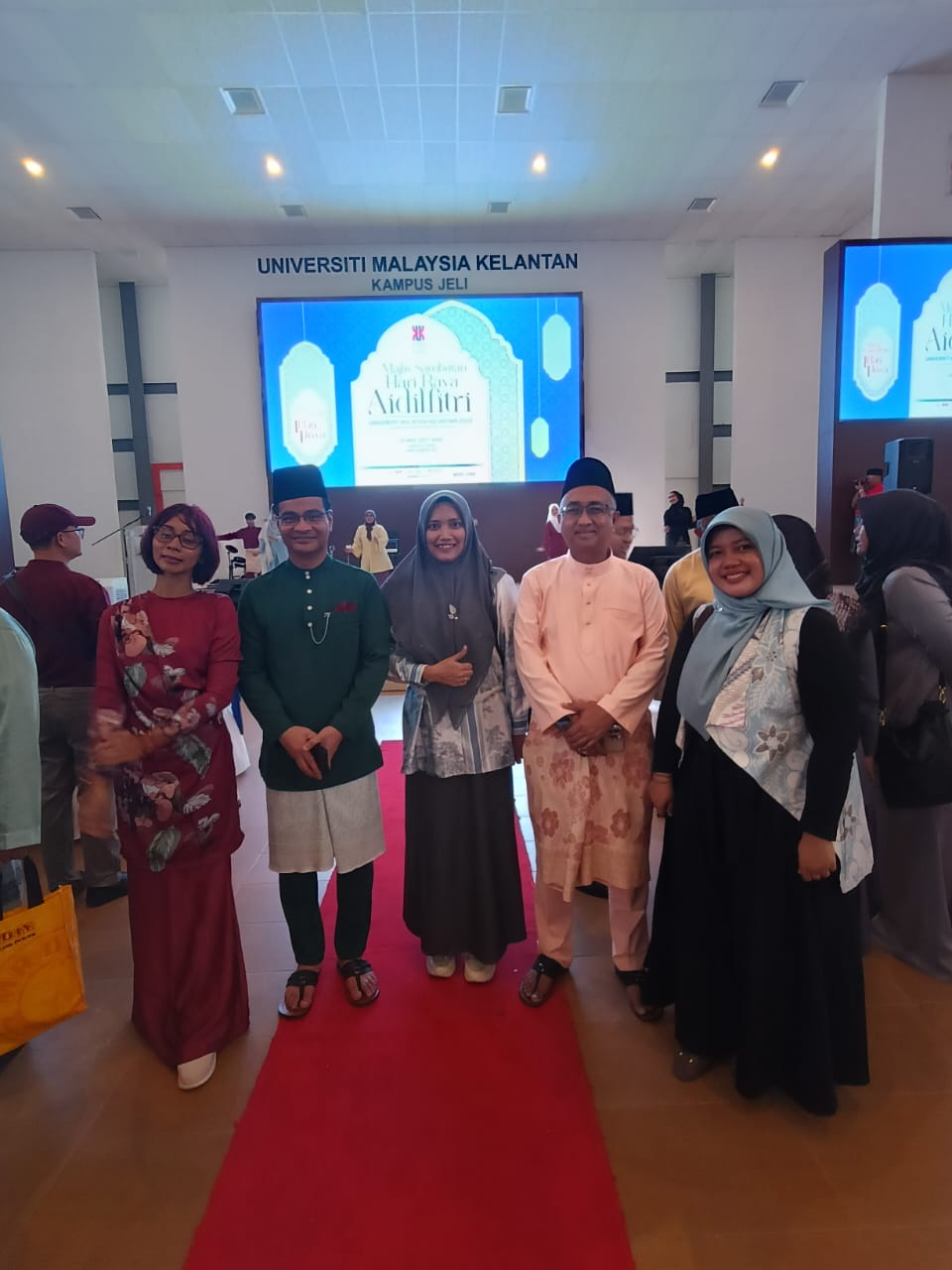Menjembatani Kerja Sama Internasional, FIK Rokania Berlebaran di UMK Malaysia