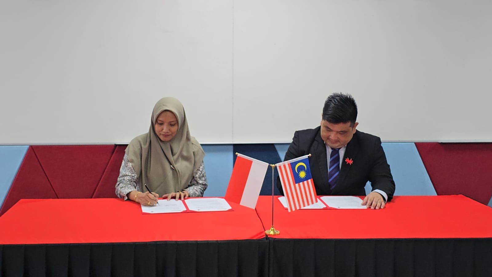 Dorong Dual Degree dan Riset Global, Fakultas Ilmu Komputer Universitas Rokania Teken MoU dengan INTI International University